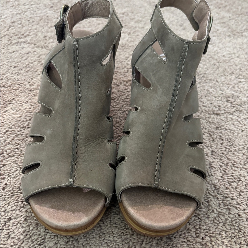Dansko Stylish Gray/Brown tone Women's Sandal Heel (3”)